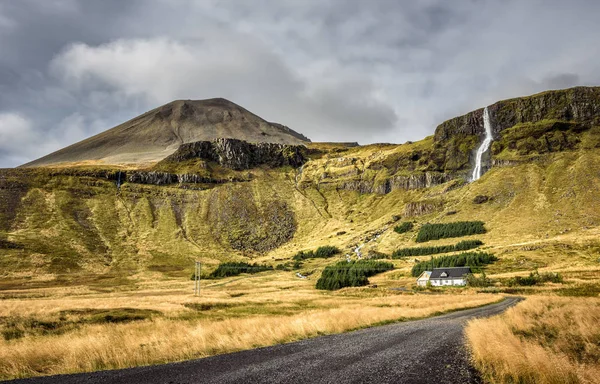 Bjarnarfoss vodopád na Islandu — Stock fotografie