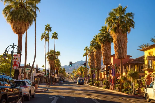 Scenic street view of Palm Springs at sunrise — Stock Photo, Image