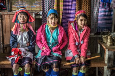 Kadın Myanmar Kayan Lahwi kabilesinin