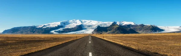 Famosa estrada circular na Islândia que leva ao Glaciar Vatnajokull — Fotografia de Stock