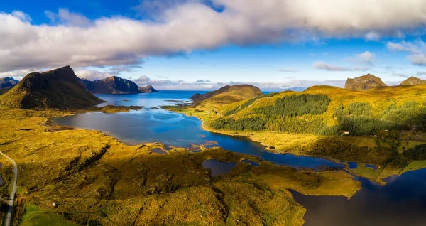 挪威罗弗敦群岛风景秀丽的海岸鸟瞰图 — 图库照片