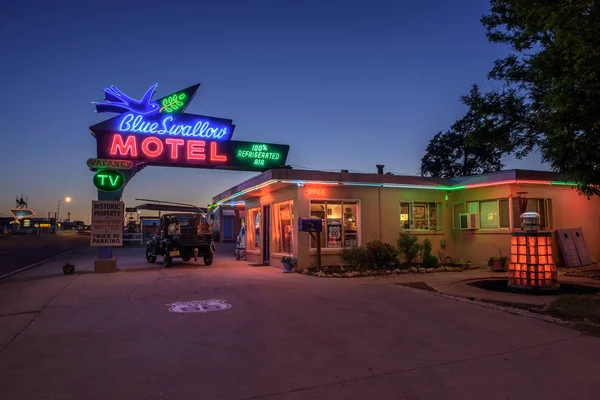 Zabytkowym Blue Połykanie Motel w lotniska Tucumcari, Nowy Meksyk — Zdjęcie stockowe