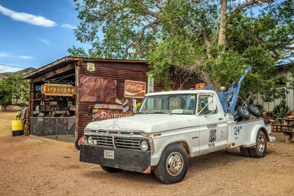 Caminhão de reboque Ford vintage em Phoenix, Arizona — Fotografia de Stock