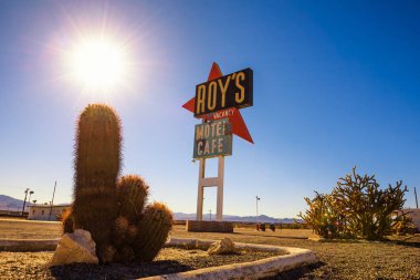 Vintage neon tabela Roys motel ve kafe Route 66 