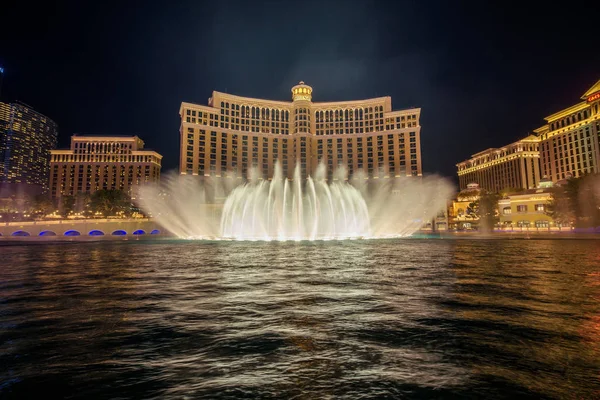 The Fountains of Bellagio at night in Las Vegas — Stock Photo, Image