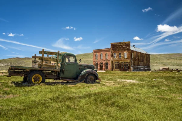 Autowrack in der Geisterstadt Bodie in Kalifornien — Stockfoto