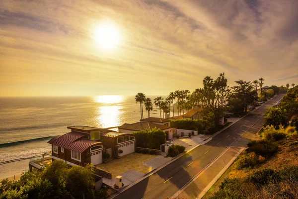 "Oceanfront" huizen van Malibu beach in Californië — Stockfoto