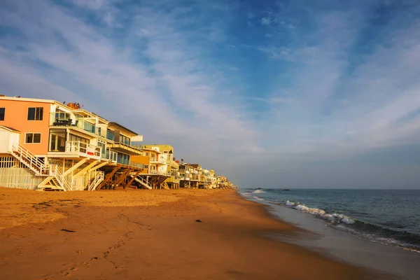 Casas frente al mar de la playa de Malibú en California — Foto de Stock