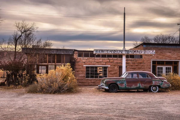 Old Buick Super estacionado em Bluff, Utah — Fotografia de Stock