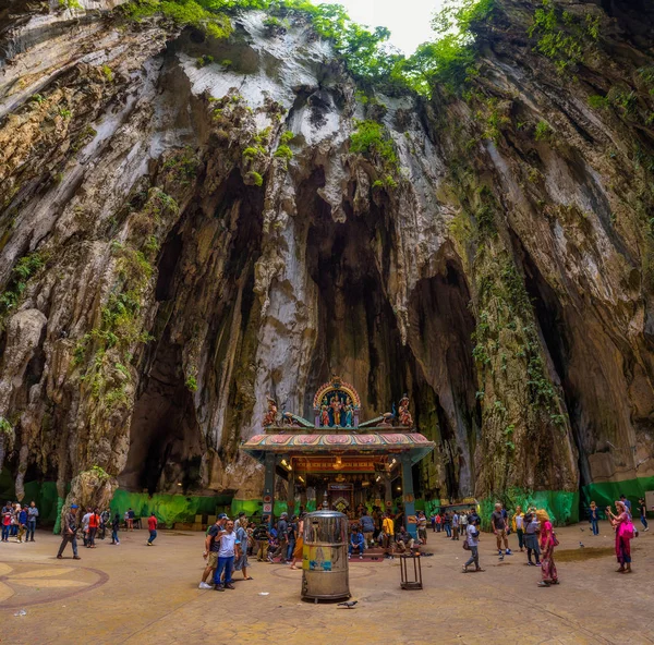 Hindu temple inside of Batu Caves near Kuala Lumpur — Stock Photo, Image