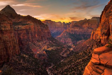 Zion National Park, Utah üzerinden günbatımı