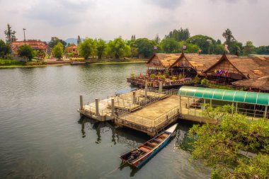 Köprüden Kwai Nehri üzerinde göster