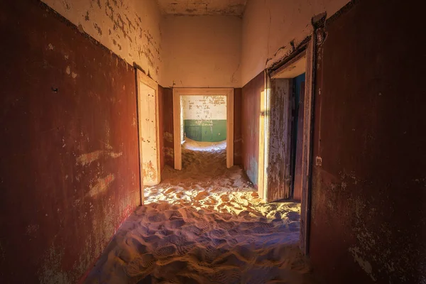 Empty corridor with sand on the ground in the Kolmanskop ghost town, Namibia — Stock Photo, Image
