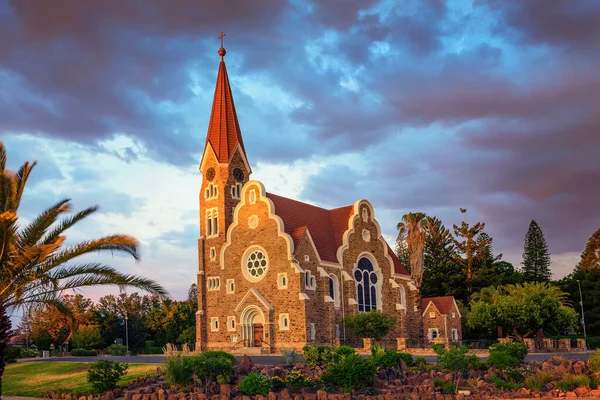 Puesta de sol sobre Christchurch, una iglesia luterana histórica en Windhoek, Namibia —  Fotos de Stock