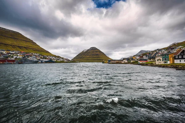 Kunoy adası Faroe Adaları, Danimarka Klaksvik kentinden görüntülenen — Stok fotoğraf
