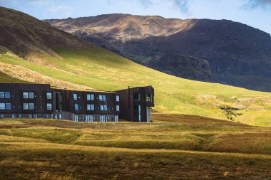 İzlanda 'da Halka Yolu' nda bulunan Fosshotel Glacier Lagoon restoranı.
