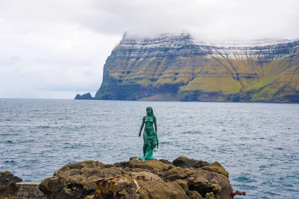 Heykel Selkie veya mühür eşi Mikladalur, Faroe Adaları