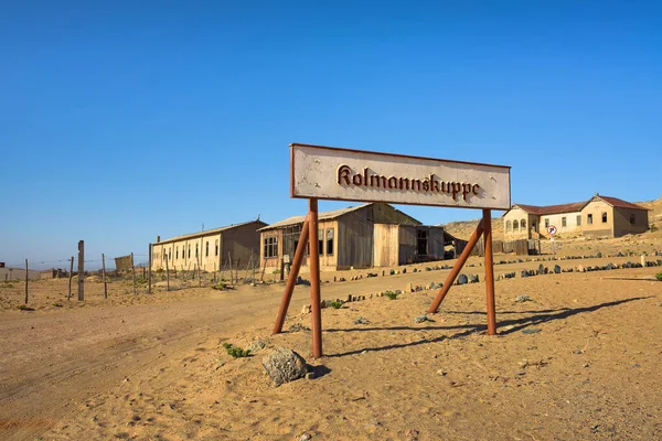 Sinal de boas-vindas na cidade fantasma de Kolmanskop, Namíbia — Fotografia de Stock