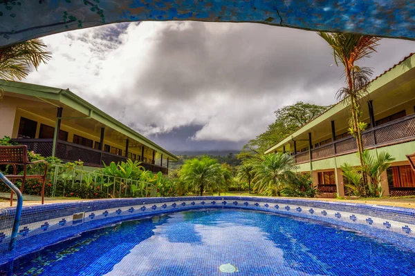 Hotel Lavas Tacotal with an outdoor pool in La Fortuna, Costa Rica — Stock Photo, Image