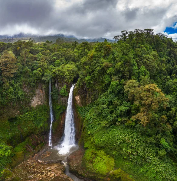 哥斯达黎加Catarata del Toro瀑布的空中景观 — 图库照片