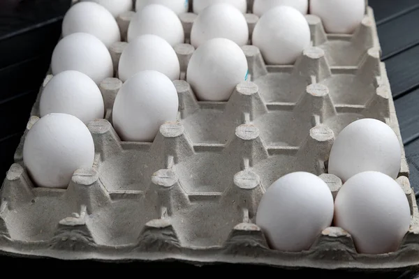 Ovos Galinha Uma Bandeja Ovo Papelão Ovos Galinha Branca Indústria — Fotografia de Stock