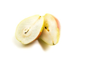 İzole edilmiş beyaz bir arka planda olgun taze armut. Beslenme yemeği. Vejetaryenlik.