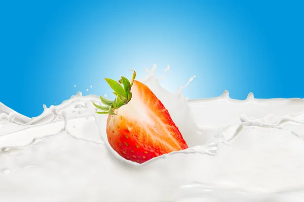 Strawberry With Milk Splash — Stock Photo, Image