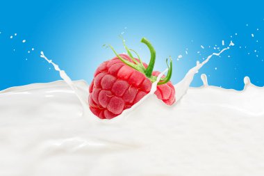 Süt sıçrama içinde ahududu