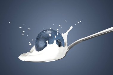 Sıçrama ile süt içine düşme yaban mersini