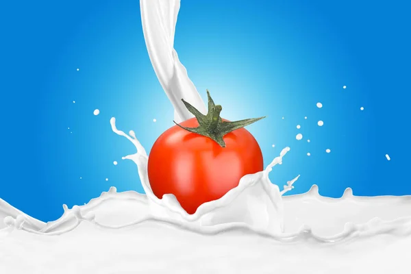 Pomodoro in spruzzata di latte — Foto Stock