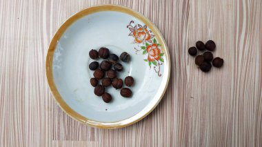 İşlenmemiş kahve çekirdekleri, hala saf.