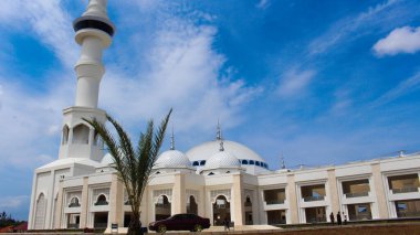 Sultan Mahmud Riayat Suriye Camii, Batam çok güzel ve görkemli.