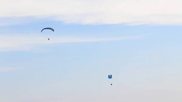 Extrémní Paragliding Sporty Jsou Nad Mraky — Stock fotografie