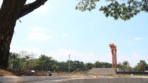 Bandung Anıtı Ateş Okyanusu Anıt Bandung Lautan Api Mavi Gökyüzü — Stok fotoğraf