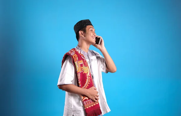 Seorang Pria Panggilan Video Dengan Keluarga Ramadhan — Stok Foto