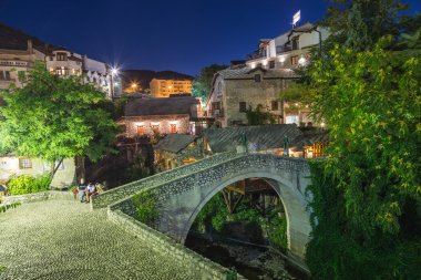 Kriva Cuprija, Mostar gece Bridge'de Crooked