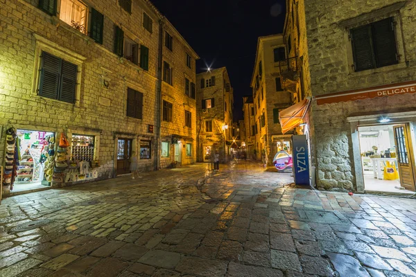 Streets and restaurants in Kotor at Night — Stock Photo, Image