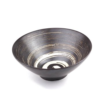 Beyaz arkaplanda izole edilmiş sarmal desenli boş seramik plaka