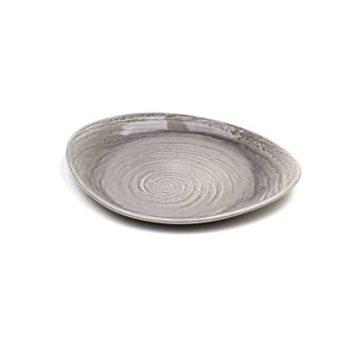 Beyaz bir arka plan üzerinde boş seramik tabak.