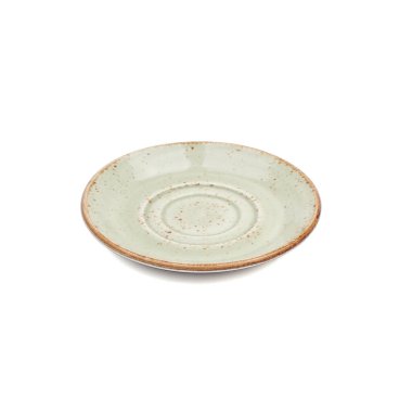 Beyaz bir arka plan üzerinde boş seramik tabak.