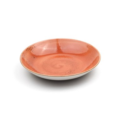 Beyaz bir arka plan üzerinde boş seramik tabak.