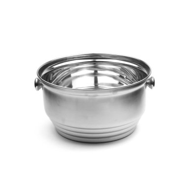 Beyaz arkaplanda boş metal kase