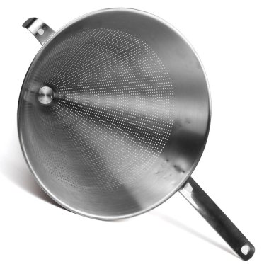 Metal huni beyaz arkaplanda izole edildi