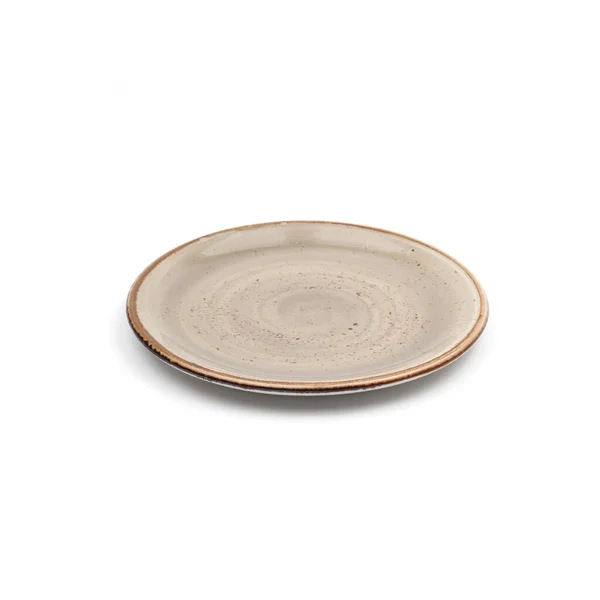 Beyaz bir arka plan üzerinde boş seramik tabak.