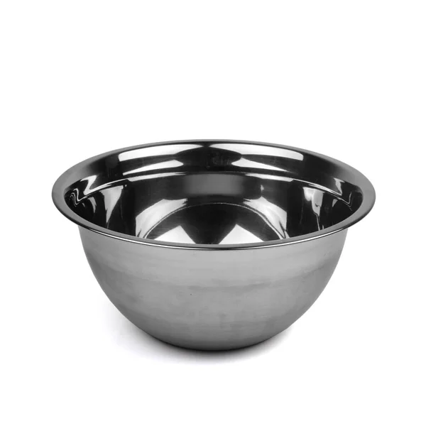 Beyaz arkaplanda boş metal kase