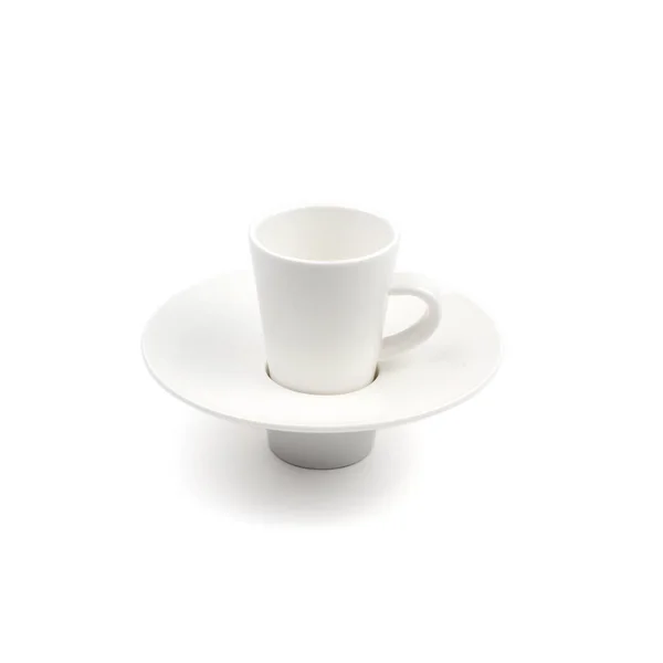 Vit Kopp Kaffe Ett Tefat Isolerad Ljus Bakgrund — Stockfoto