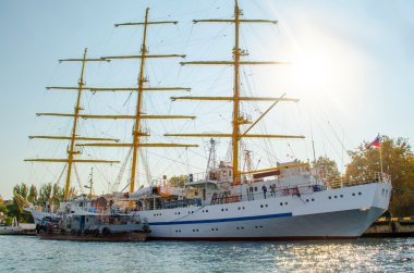 büyük yelkenli gemi