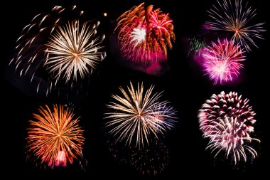 gece gökyüzü üzerinde parlak havai fişek