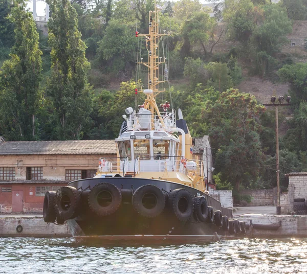 tekneler iskelede. Sivastopol