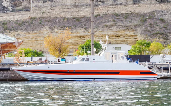 tekneler iskelede. Sivastopol